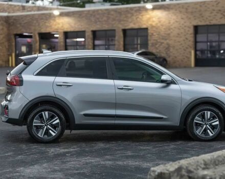 Серый Киа Niro, объемом двигателя 1.6 л и пробегом 25 тыс. км за 5000 $, фото 1 на Automoto.ua
