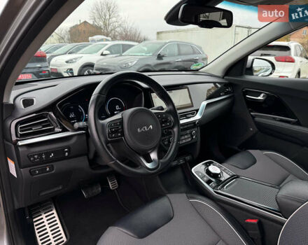 Серый Киа Niro, объемом двигателя 0 л и пробегом 70 тыс. км за 24400 $, фото 38 на Automoto.ua