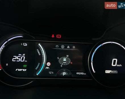 Серый Киа Niro, объемом двигателя 0 л и пробегом 44 тыс. км за 24900 $, фото 42 на Automoto.ua