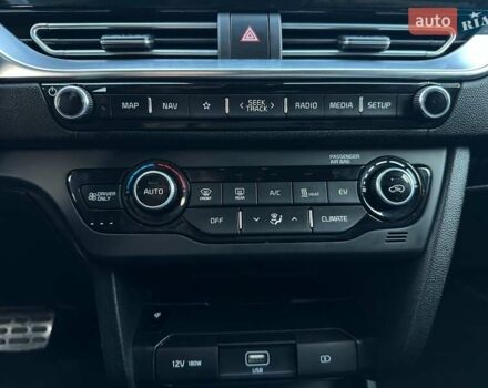 Сірий Кіа Niro, об'ємом двигуна 0 л та пробігом 73 тис. км за 23900 $, фото 54 на Automoto.ua