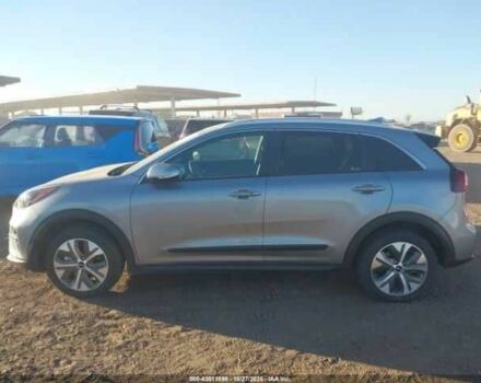 Серый Киа Niro, объемом двигателя 0 л и пробегом 62 тыс. км за 4900 $, фото 13 на Automoto.ua