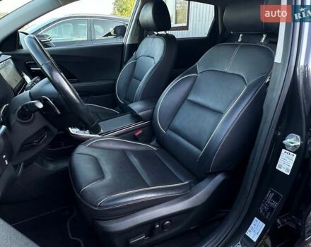 Серый Киа Niro, объемом двигателя 0 л и пробегом 73 тыс. км за 24900 $, фото 1 на Automoto.ua