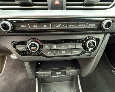 Серый Киа Niro, объемом двигателя 0 л и пробегом 37 тыс. км за 24400 $, фото 22 на Automoto.ua