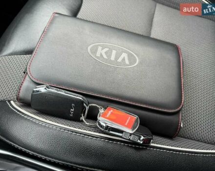 Сірий Кіа Niro, об'ємом двигуна 0 л та пробігом 81 тис. км за 18700 $, фото 26 на Automoto.ua