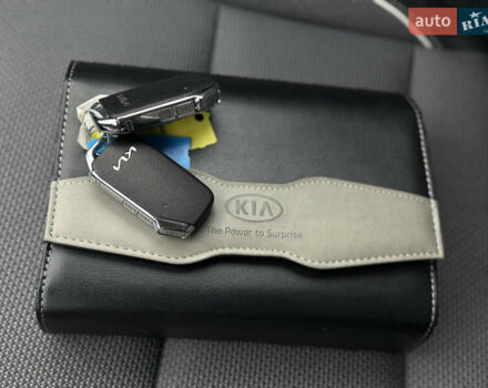 Серый Киа Niro, объемом двигателя 0 л и пробегом 70 тыс. км за 24400 $, фото 107 на Automoto.ua