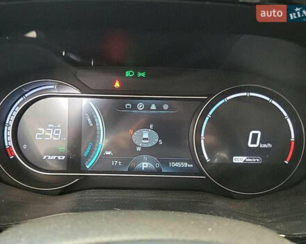 Серый Киа Niro, объемом двигателя 0 л и пробегом 100 тыс. км за 21000 $, фото 2 на Automoto.ua