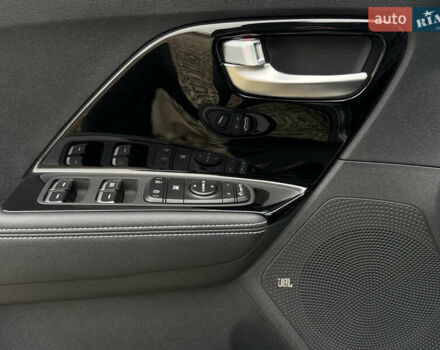 Серый Киа Niro, объемом двигателя 0 л и пробегом 70 тыс. км за 24400 $, фото 5 на Automoto.ua