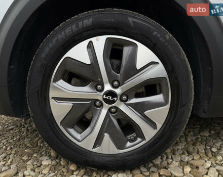 Серый Киа Niro, объемом двигателя 0 л и пробегом 70 тыс. км за 24400 $, фото 29 на Automoto.ua