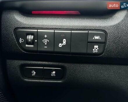 Серый Киа Niro, объемом двигателя 0 л и пробегом 73 тыс. км за 24900 $, фото 8 на Automoto.ua