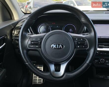 Сірий Кіа Niro, об'ємом двигуна 0 л та пробігом 66 тис. км за 23200 $, фото 23 на Automoto.ua