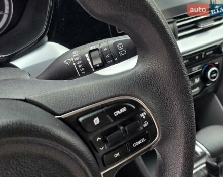 Серый Киа Niro, объемом двигателя 1.6 л и пробегом 75 тыс. км за 18999 $, фото 22 на Automoto.ua