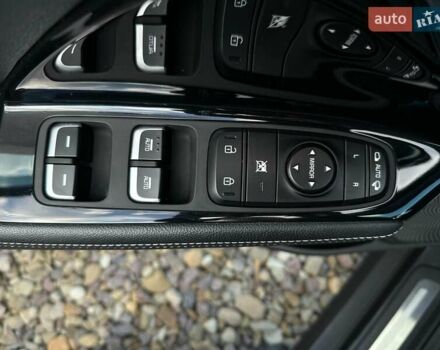 Серый Киа Niro, объемом двигателя 0 л и пробегом 73 тыс. км за 24900 $, фото 36 на Automoto.ua