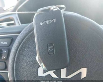 Серый Киа Niro, объемом двигателя 0 л и пробегом 62 тыс. км за 4900 $, фото 10 на Automoto.ua