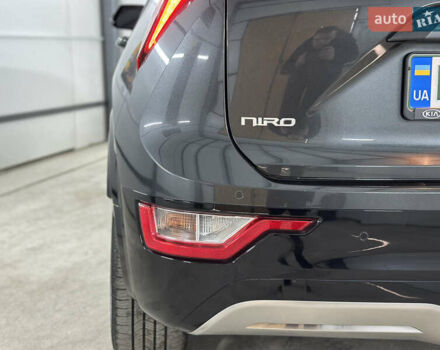 Серый Киа Niro, объемом двигателя 0 л и пробегом 120 тыс. км за 20900 $, фото 48 на Automoto.ua