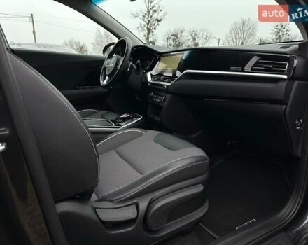 Серый Киа Niro, объемом двигателя 0 л и пробегом 37 тыс. км за 24900 $, фото 85 на Automoto.ua