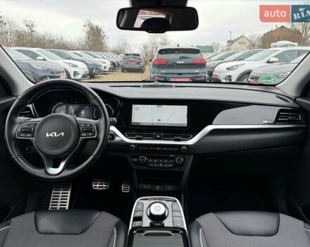 Серый Киа Niro, объемом двигателя 0 л и пробегом 70 тыс. км за 24400 $, фото 68 на Automoto.ua