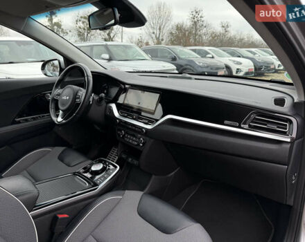 Серый Киа Niro, объемом двигателя 0 л и пробегом 70 тыс. км за 24400 $, фото 103 на Automoto.ua