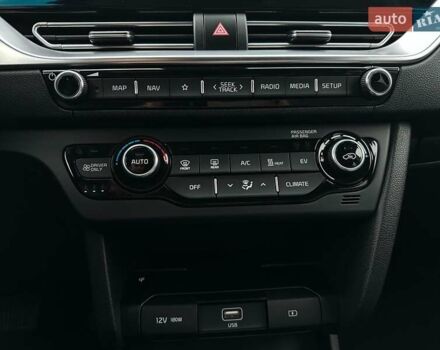 Серый Киа Niro, объемом двигателя 0 л и пробегом 37 тыс. км за 24900 $, фото 61 на Automoto.ua