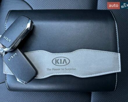 Серый Киа Niro, объемом двигателя 0 л и пробегом 73 тыс. км за 24900 $, фото 68 на Automoto.ua