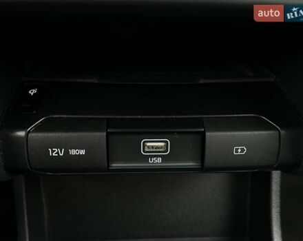 Серый Киа Niro, объемом двигателя 0 л и пробегом 44 тыс. км за 24900 $, фото 49 на Automoto.ua