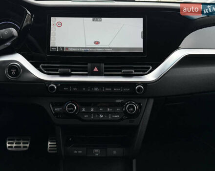 Серый Киа Niro, объемом двигателя 0 л и пробегом 70 тыс. км за 24400 $, фото 69 на Automoto.ua