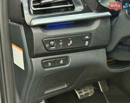 Серый Киа Niro, объемом двигателя 0 л и пробегом 22 тыс. км за 25107 $, фото 22 на Automoto.ua