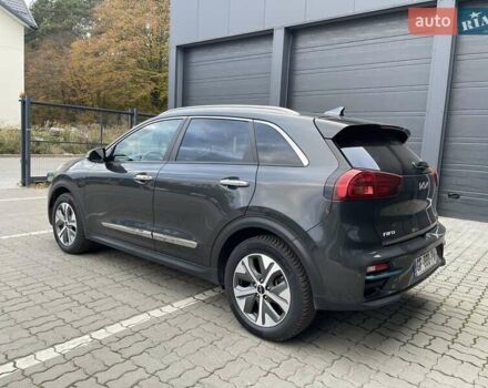 Серый Киа Niro, объемом двигателя 0 л и пробегом 74 тыс. км за 22700 $, фото 3 на Automoto.ua