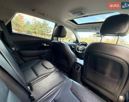 Серый Киа Niro, объемом двигателя 0 л и пробегом 39 тыс. км за 24400 $, фото 23 на Automoto.ua