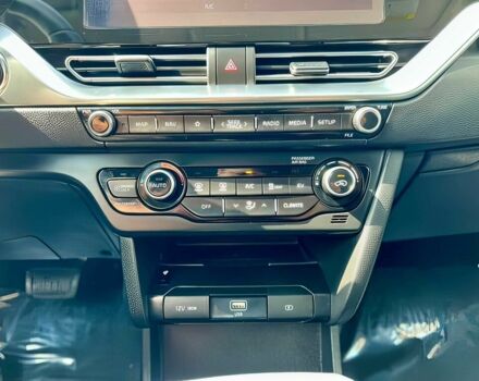 Сірий Кіа Niro, об'ємом двигуна 0 л та пробігом 26 тис. км за 6500 $, фото 9 на Automoto.ua