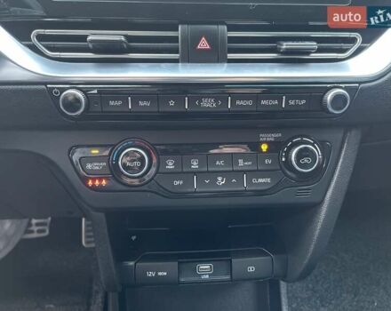 Серый Киа Niro, объемом двигателя 0 л и пробегом 74 тыс. км за 22700 $, фото 32 на Automoto.ua