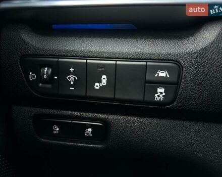 Серый Киа Niro, объемом двигателя 0 л и пробегом 73 тыс. км за 24900 $, фото 39 на Automoto.ua