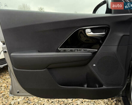 Серый Киа Niro, объемом двигателя 0 л и пробегом 70 тыс. км за 24400 $, фото 34 на Automoto.ua