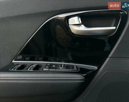 Сірий Кіа Niro, об'ємом двигуна 0 л та пробігом 38 тис. км за 24800 $, фото 5 на Automoto.ua