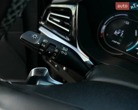 Сірий Кіа Niro, об'ємом двигуна 0 л та пробігом 73 тис. км за 23900 $, фото 46 на Automoto.ua