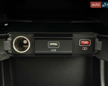 Серый Киа Niro, объемом двигателя 0 л и пробегом 70 тыс. км за 24400 $, фото 74 на Automoto.ua