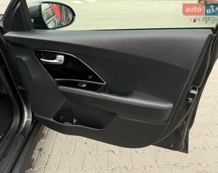 Сірий Кіа Niro, об'ємом двигуна 0 л та пробігом 81 тис. км за 18700 $, фото 24 на Automoto.ua