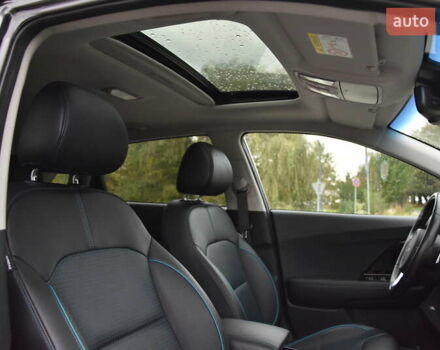 Сірий Кіа Niro, об'ємом двигуна 0 л та пробігом 61 тис. км за 23980 $, фото 44 на Automoto.ua