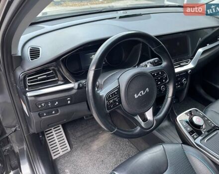 Серый Киа Niro, объемом двигателя 0 л и пробегом 74 тыс. км за 22700 $, фото 24 на Automoto.ua