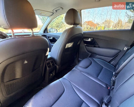 Серый Киа Niro, объемом двигателя 0 л и пробегом 32 тыс. км за 24950 $, фото 13 на Automoto.ua