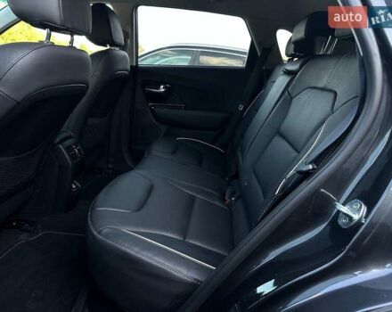 Сірий Кіа Niro, об'ємом двигуна 0 л та пробігом 73 тис. км за 23900 $, фото 76 на Automoto.ua