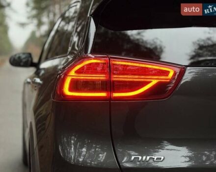 Сірий Кіа Niro, об'ємом двигуна 0 л та пробігом 72 тис. км за 22999 $, фото 33 на Automoto.ua