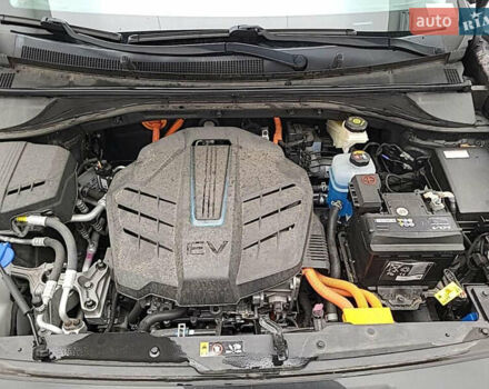 Серый Киа Niro, объемом двигателя 0 л и пробегом 100 тыс. км за 21000 $, фото 19 на Automoto.ua