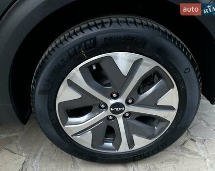 Серый Киа Niro, объемом двигателя 0 л и пробегом 82 тыс. км за 15999 $, фото 18 на Automoto.ua