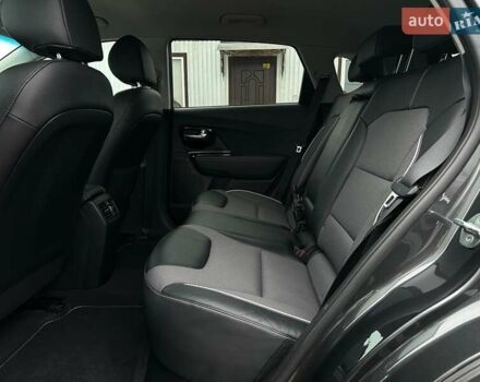 Серый Киа Niro, объемом двигателя 0 л и пробегом 37 тыс. км за 24900 $, фото 77 на Automoto.ua