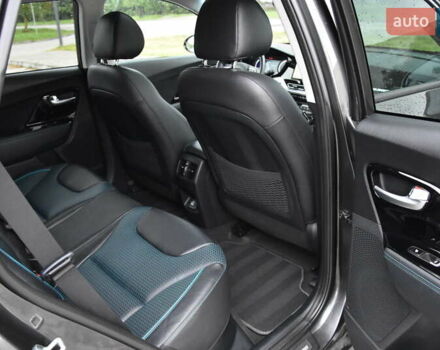 Сірий Кіа Niro, об'ємом двигуна 0 л та пробігом 61 тис. км за 23980 $, фото 33 на Automoto.ua
