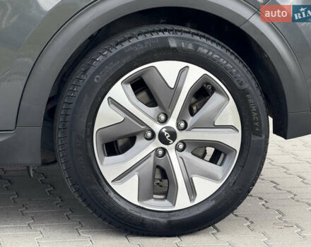 Сірий Кіа Niro, об'ємом двигуна 0 л та пробігом 81 тис. км за 18700 $, фото 12 на Automoto.ua