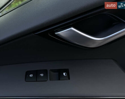 Серый Киа Niro, объемом двигателя 0 л и пробегом 95 тыс. км за 22700 $, фото 55 на Automoto.ua