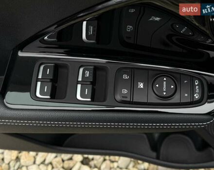 Серый Киа Niro, объемом двигателя 0 л и пробегом 70 тыс. км за 24400 $, фото 36 на Automoto.ua