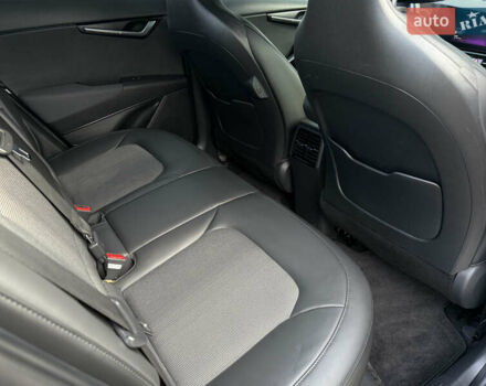 Серый Киа Niro, объемом двигателя 0 л и пробегом 95 тыс. км за 22700 $, фото 81 на Automoto.ua