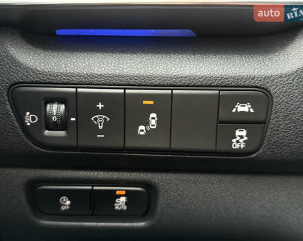 Серый Киа Niro, объемом двигателя 0 л и пробегом 70 тыс. км за 24400 $, фото 43 на Automoto.ua